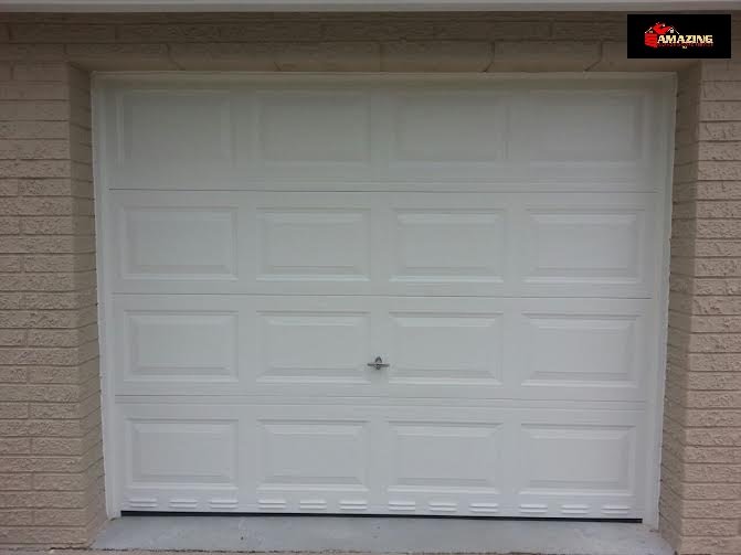 Garage door with a keylock & vents